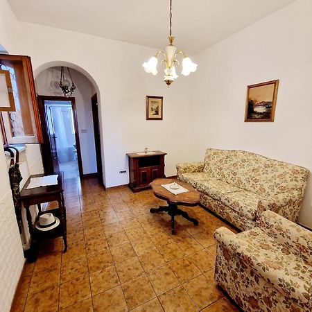 Appartamento-Castro Pretorio Rom Exterior foto
